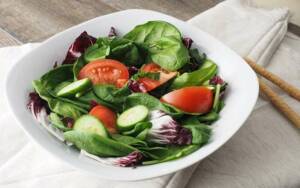 Eating-Salad-Every-Day-Can-Make-You-A-Lot-Healthier