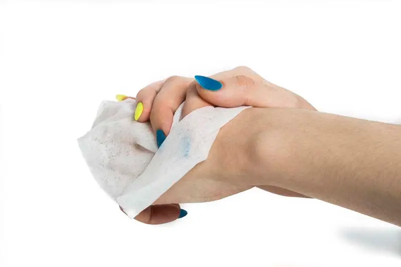 Antibacterial-Wipes-vs-Paper-Towels-Which-One-is-More-Effective