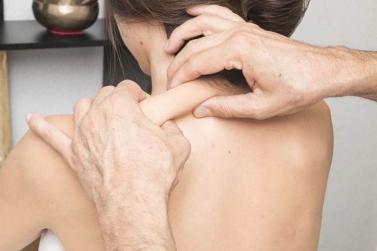 How-to-Soothe-Neck-Pain-with-MellowEasy